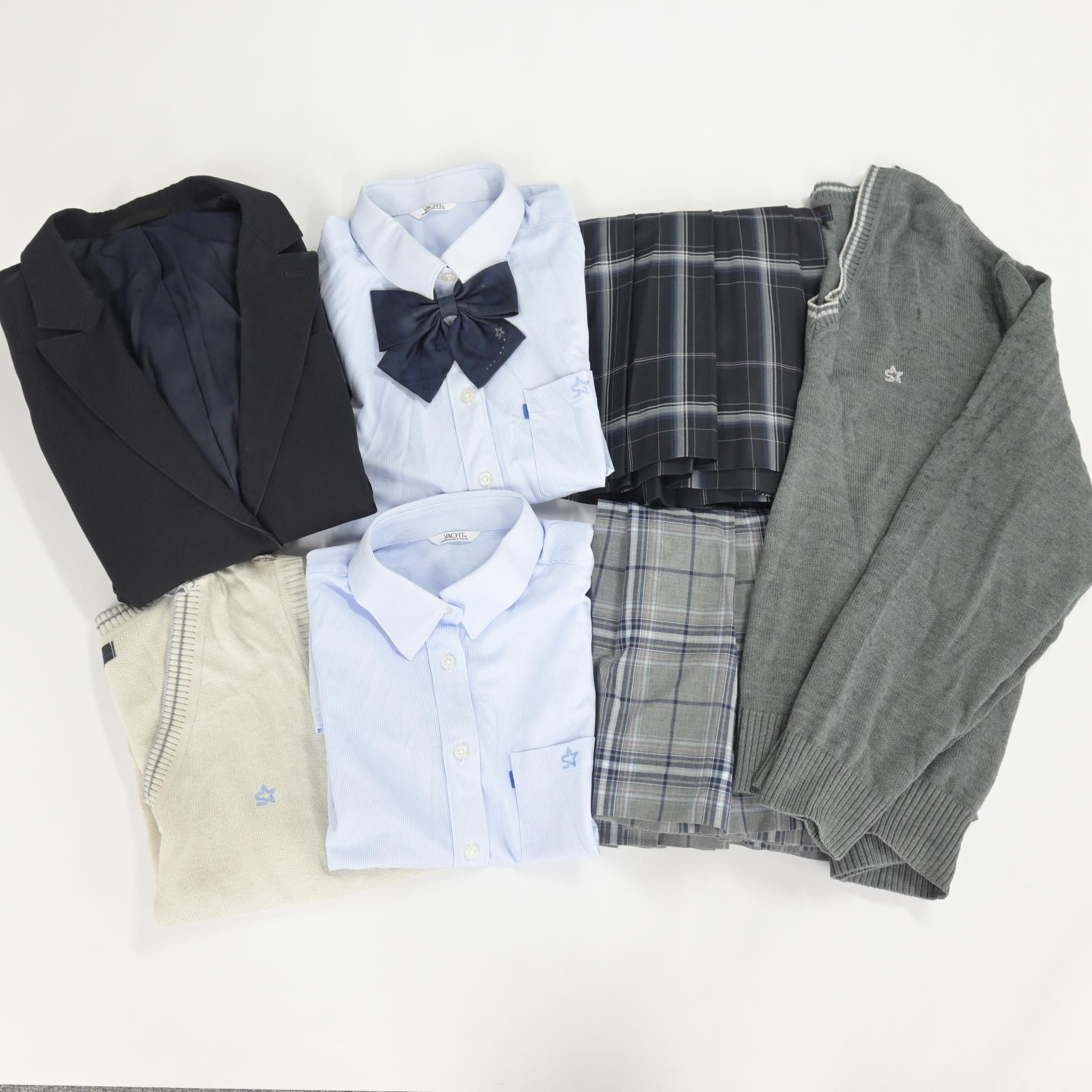ラミパスで実際に買取した淑徳巣鴨高等学校の制服セット。夏冬一式と付属品が揃った高額査定の実例